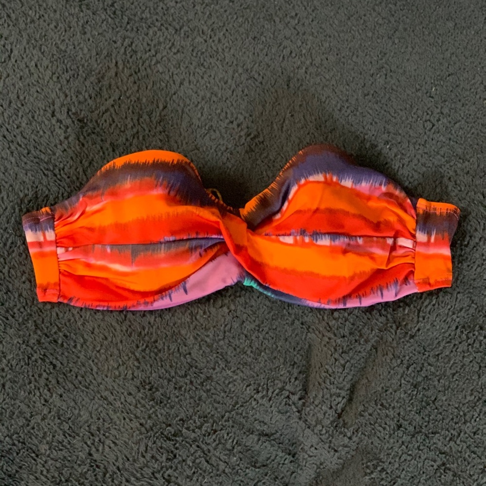 Victoria’s Secret 34B strapless swimsuit top